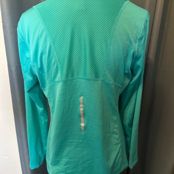 🩷 Old Navy teal workout top Medium - Picture 4 of 7
